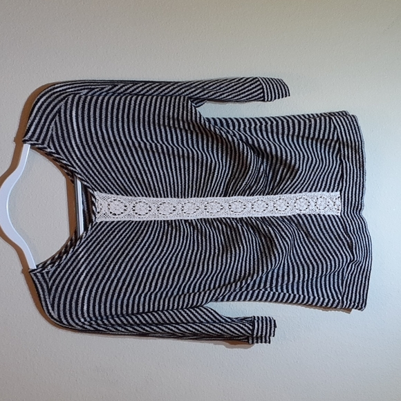 Black and white striped sweater top-Size XL - Picture 6 of 7